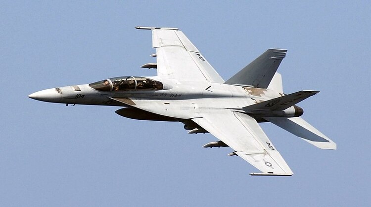 Caça F-18 cai na Espanha durante treinamento